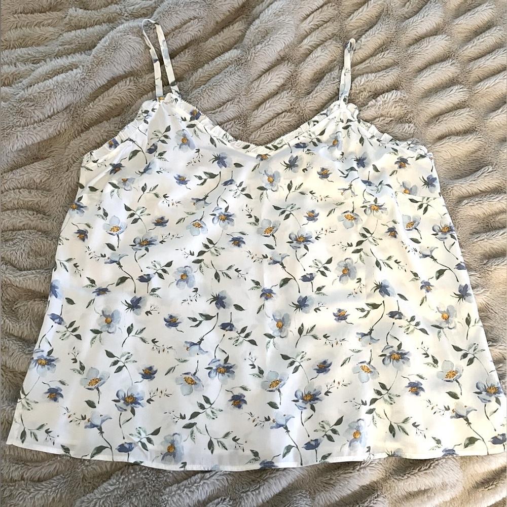 Old Navy | adjustable strap floral cami.